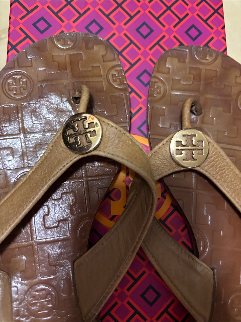 Tory Burch Tan Brown Logo Leather Thong Sandals - Picture 3 of 4